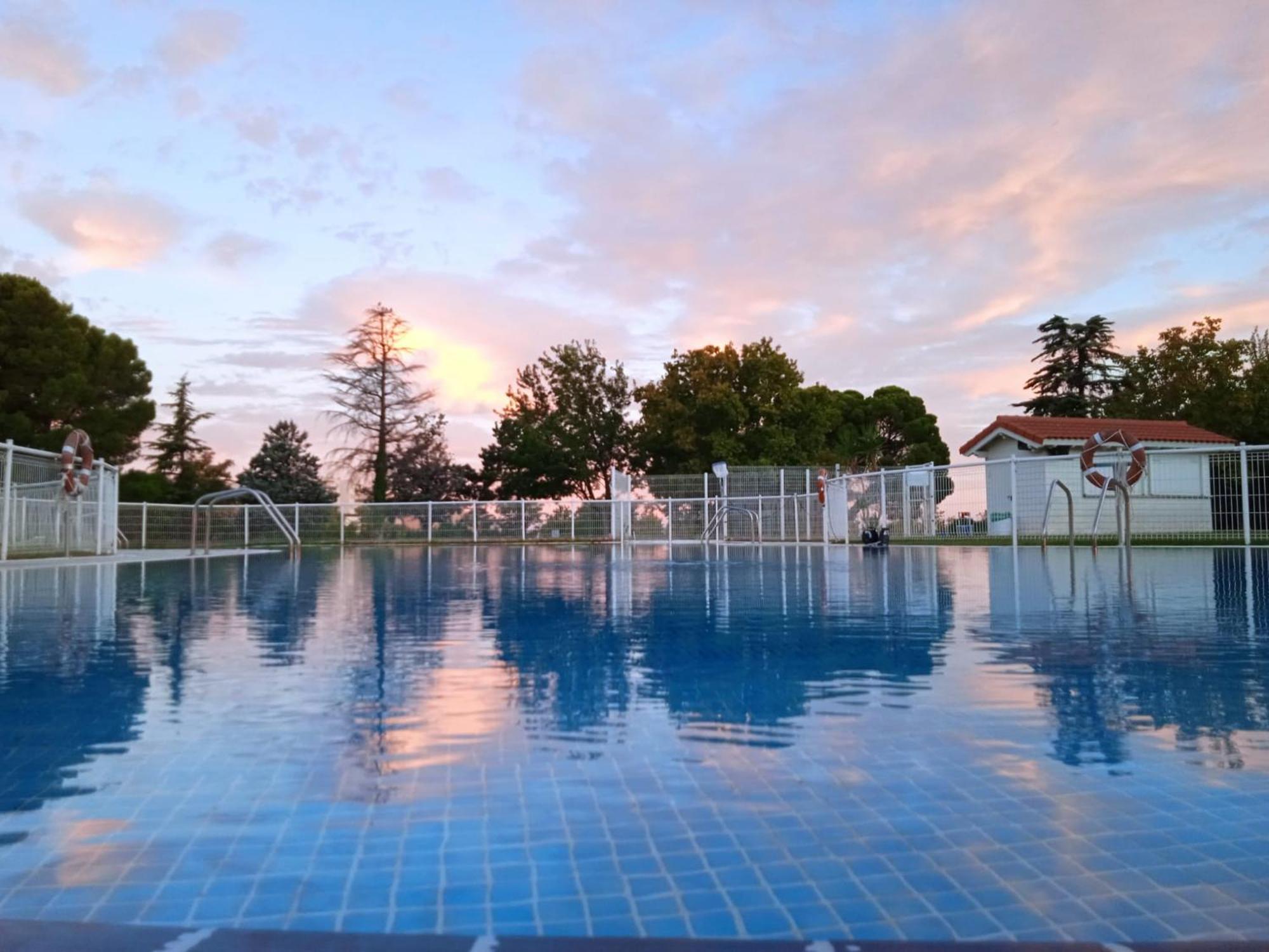 Albergue Zaragoza Camping Kültér fotó