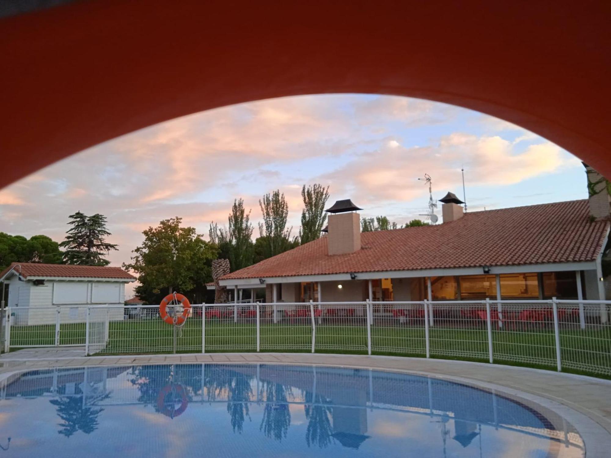 Albergue Zaragoza Camping Kültér fotó