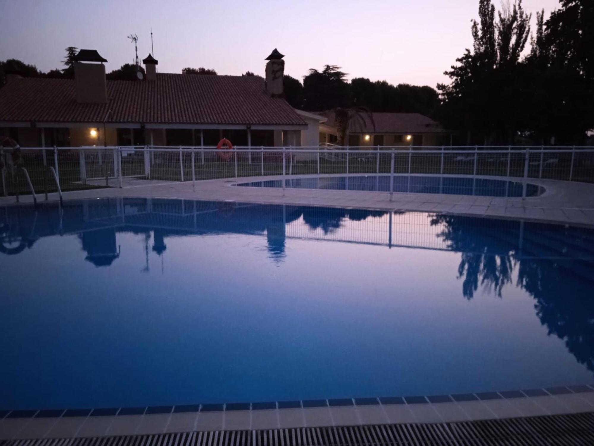 Albergue Zaragoza Camping Kültér fotó
