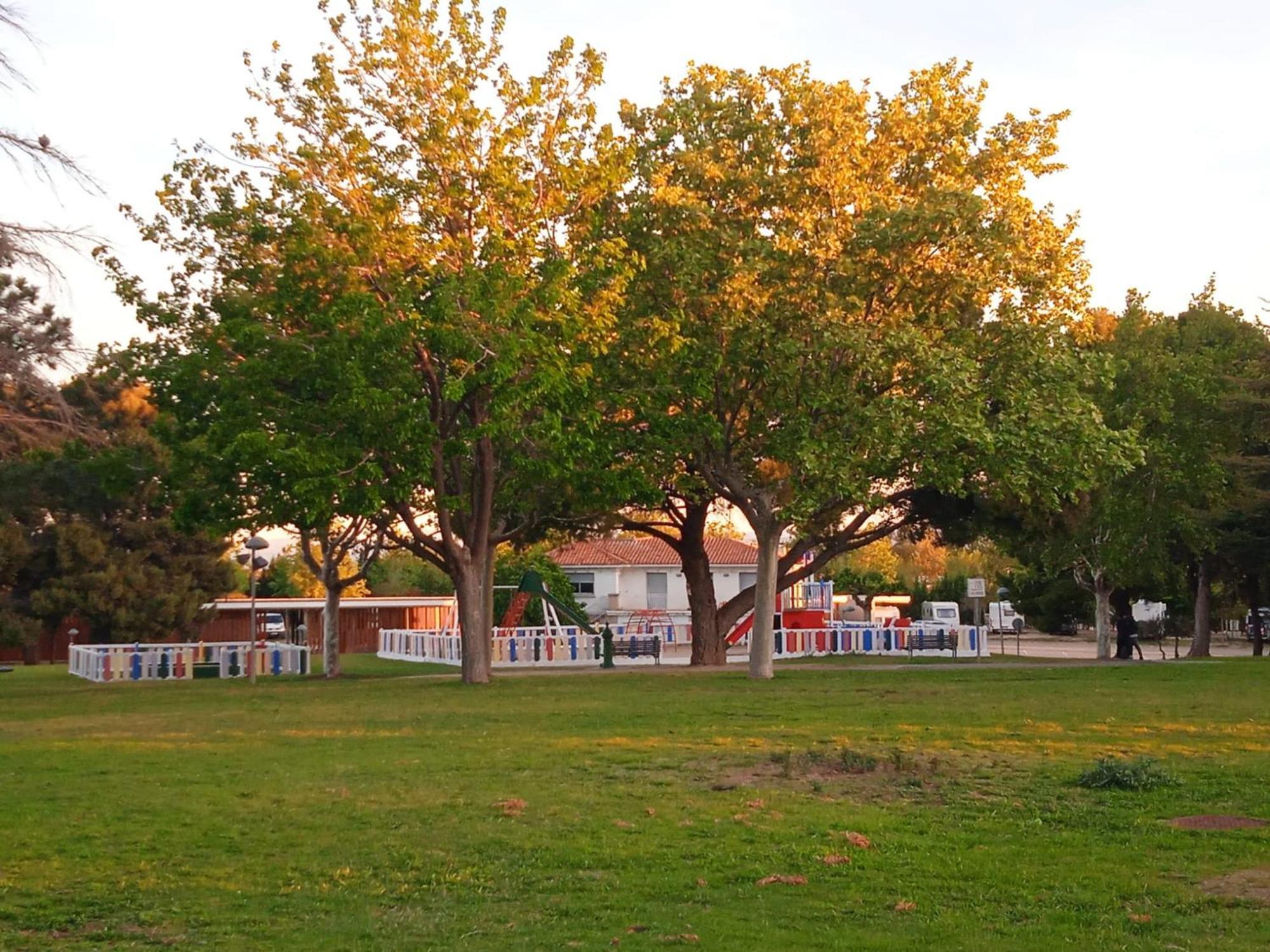 Albergue Zaragoza Camping Kültér fotó