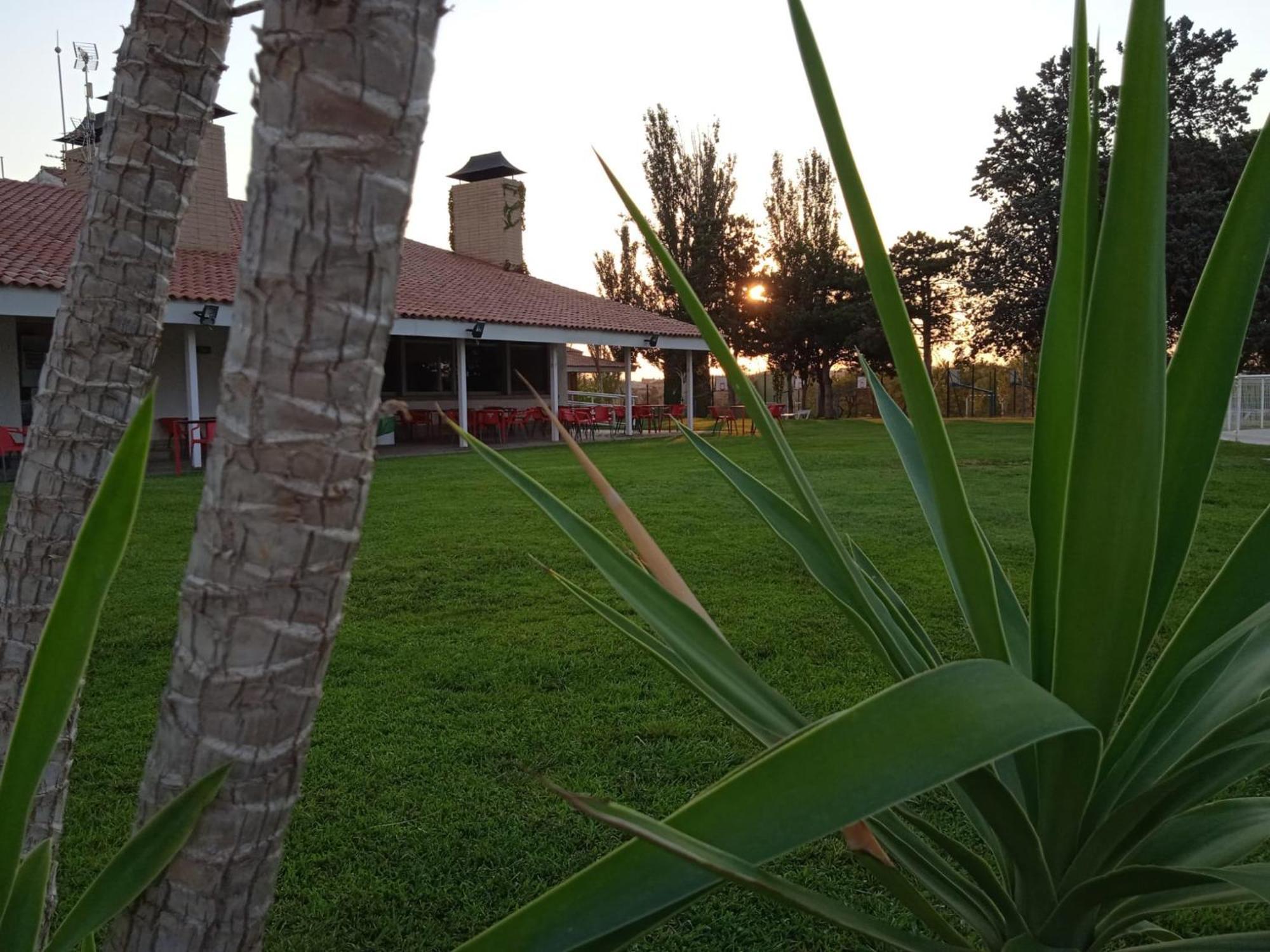Albergue Zaragoza Camping Kültér fotó
