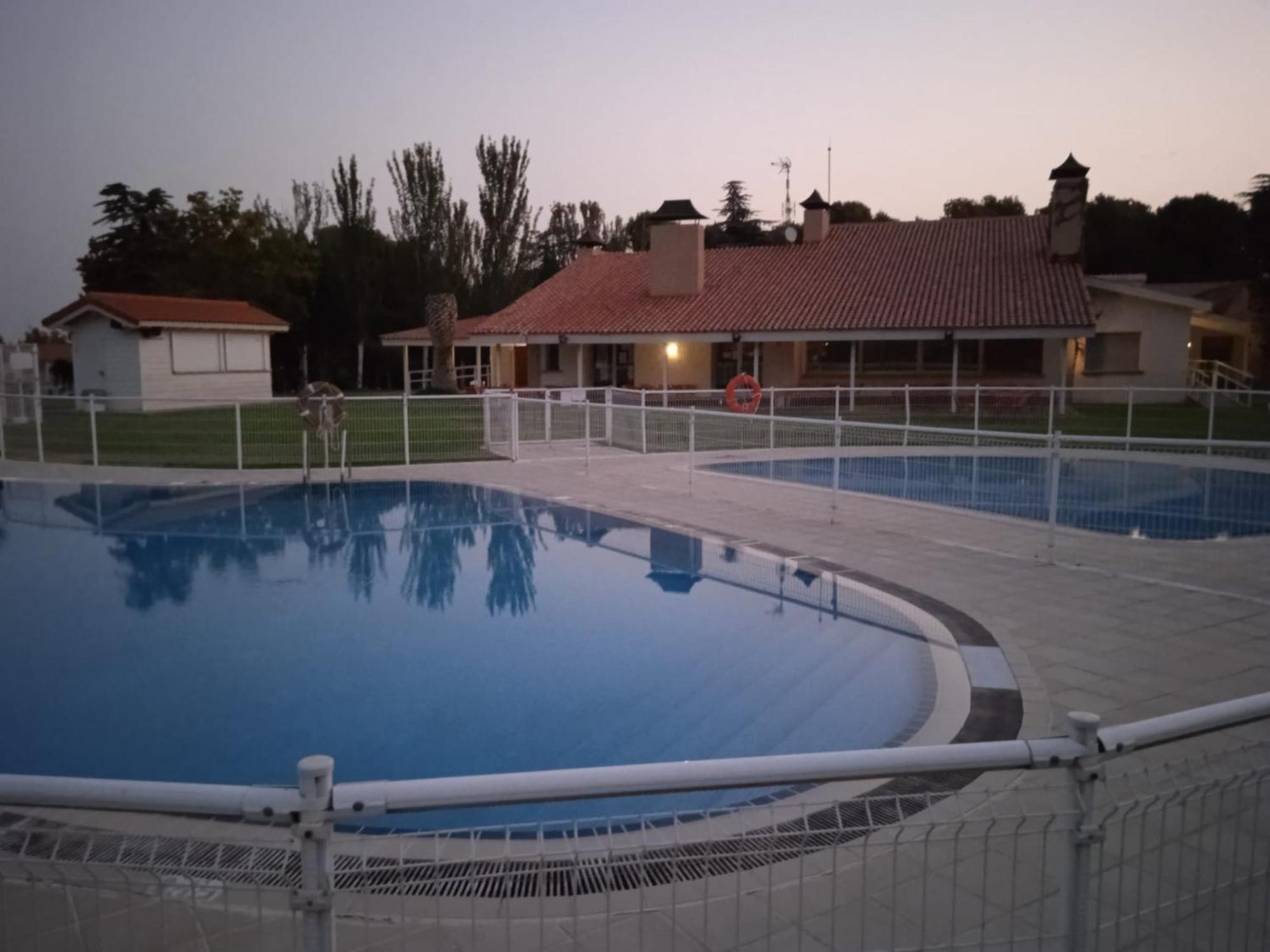 Albergue Zaragoza Camping Kültér fotó